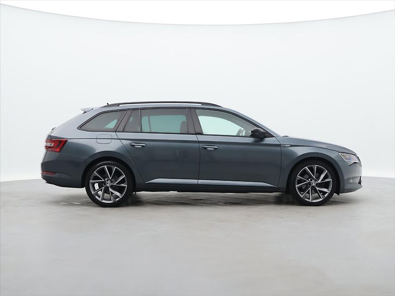 Škoda Superb 2,0 TDI 140kW DSG Sportline 4x - fotka 8 z 31