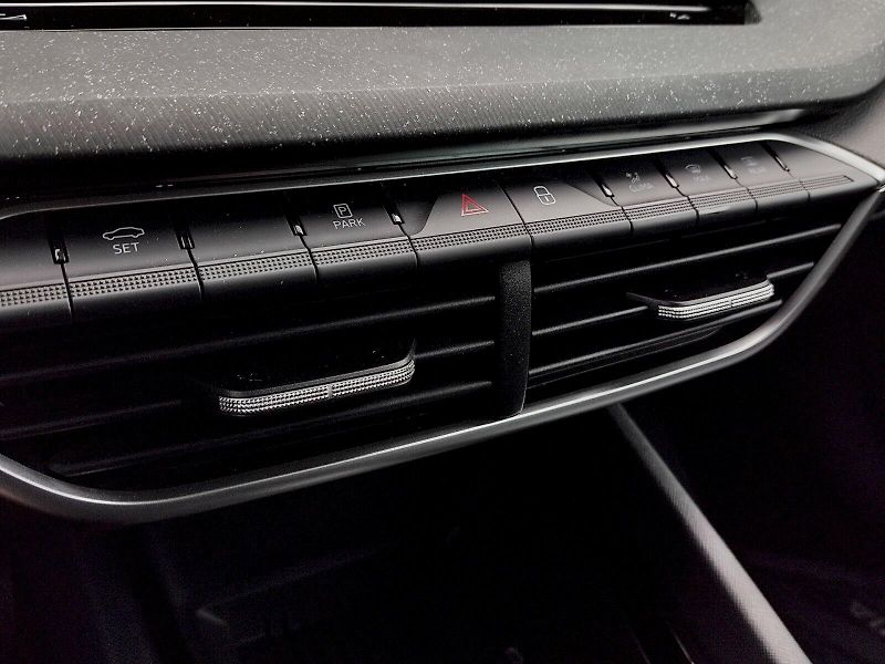 Škoda Octavia (2024) Top Selection 1,5 Tsi 110 Kw D - fotka 19 z 36