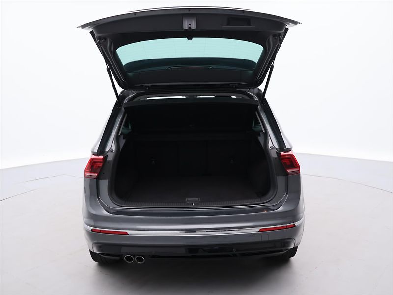 Volkswagen Tiguan 2,0 TDI 110kW DSG R-line DPH - fotka 9 z 32