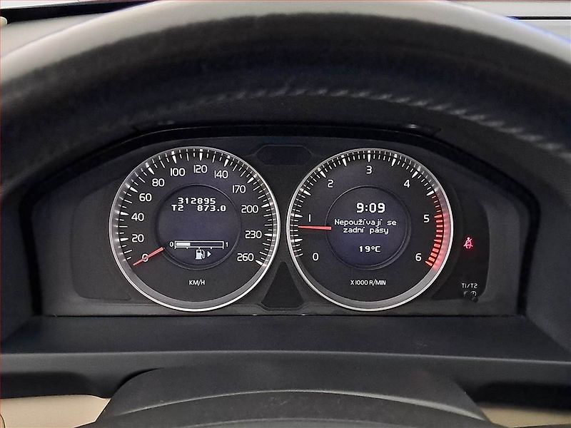 Volvo V60 (2011) D3 2.0, po STK, Tažné - fotka 11 z 16