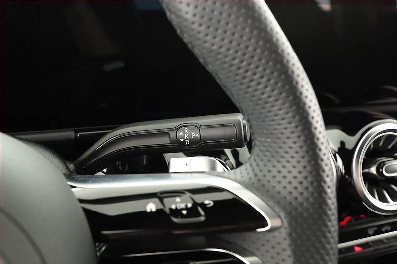 Mercedes-Benz GLA (2025) 180, AMG LINE, KEYLESS - fotka 9 z 20