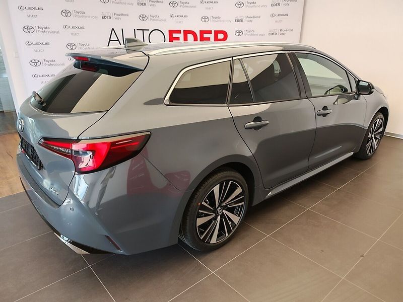 Toyota Corolla 2.0 Hybrid e-CVT Style - fotka 4 z 42