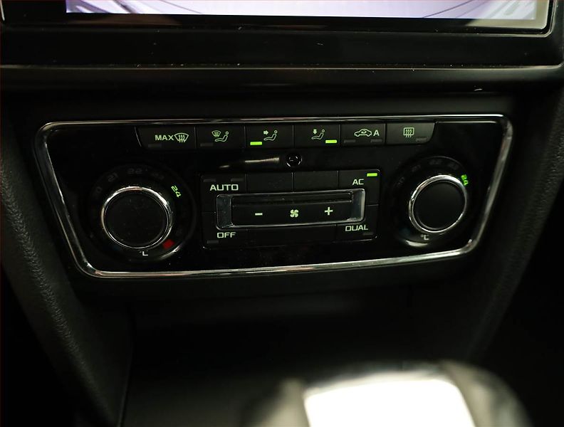 Škoda Superb (2011) 2.0 TDI, Automat, Serv.kniha - fotka 10 z 17