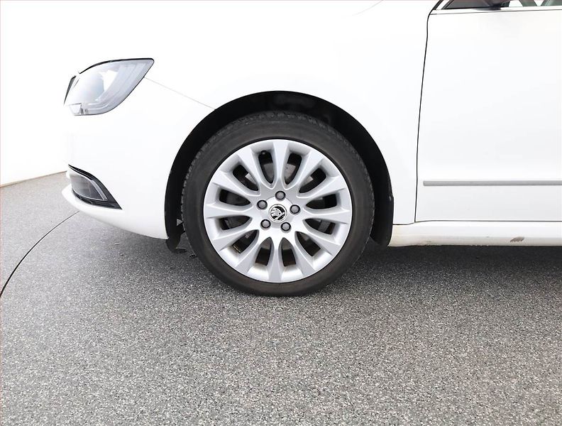 Škoda Superb (2014) 2.0 TDI, Serv.kniha, Navi - fotka 19 z 19