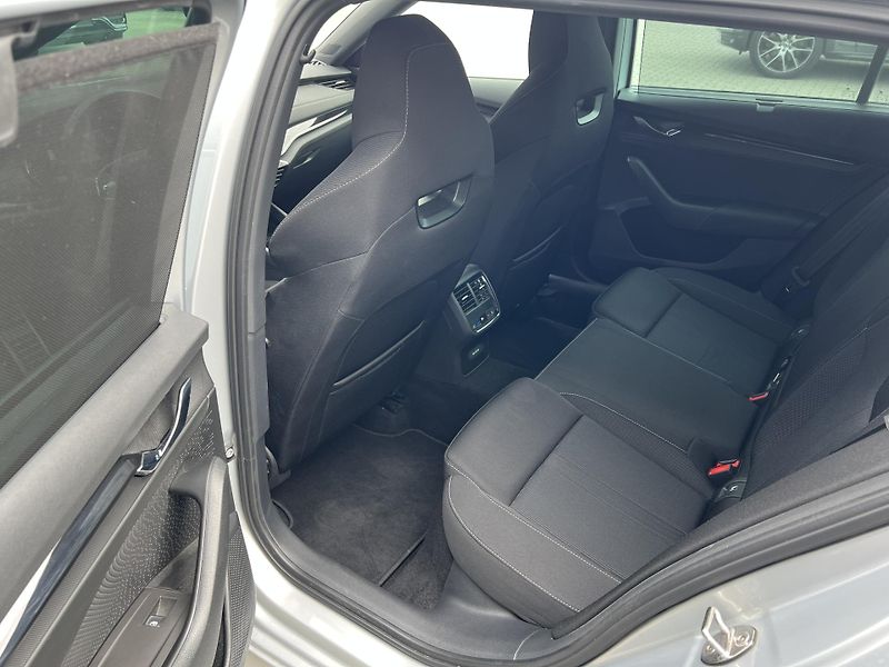 Škoda Octavia (2023) 2,0TDi 110kW SPORTLINE DSG - fotka 29 z 37