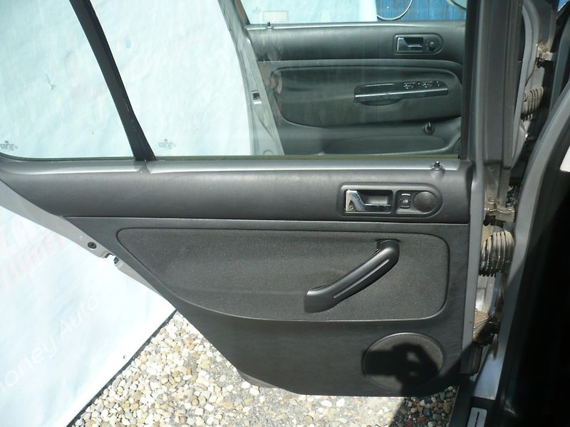 Volkswagen Golf 1.6i 77Kw Koupeno ČR - fotka 26 z 27