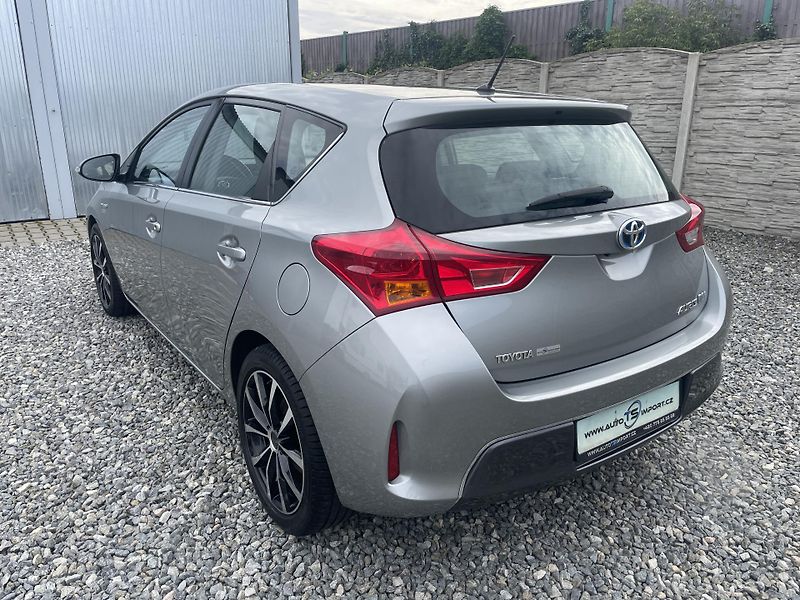 Toyota Auris 1.8i 16v HYBRID AUT SERVIS TOP - fotka 34 z 172