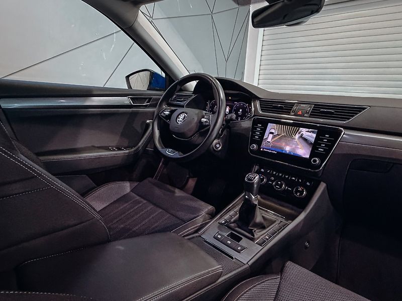 Škoda Superb 2.0 TDI 110kW Style Combi - fotka 21 z 30