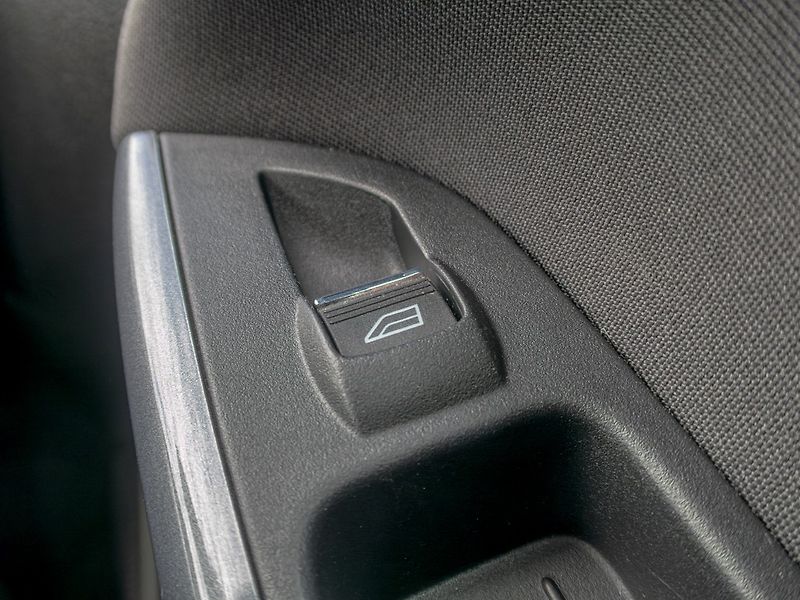 Ford Focus (2012) 1.6i 16V 110KW – VÝBAVA! - fotka 32 z 46