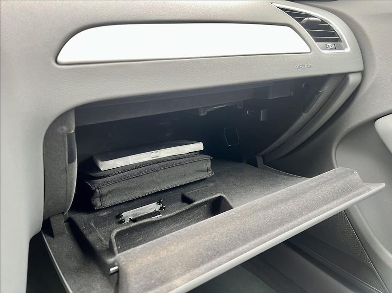 Audi A4 2,0 TDi KLIMA / rezervace - fotka 37 z 40