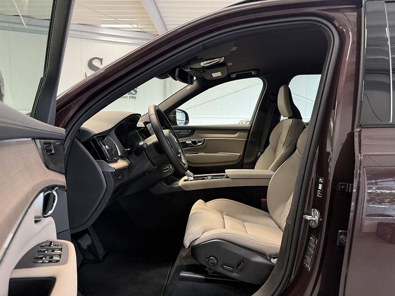 Volvo XC90 (2026) B5 2.0L 250+14k AT8 AWD PLUS D - fotka 12 z 22