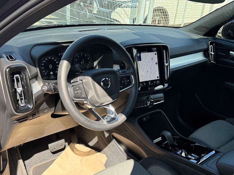 Volvo XC40 T2 Plus Dark H/K LED Kam Paměť - fotka 11 z 25