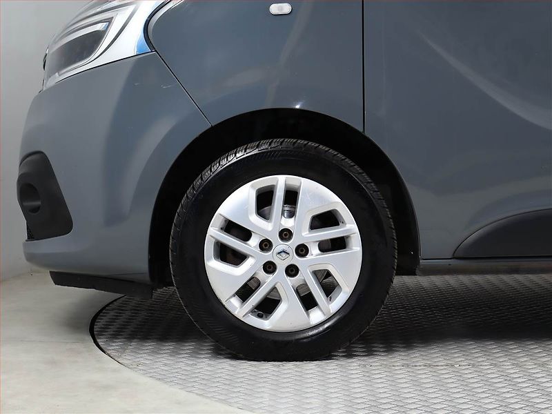 Renault Trafic (2020) 2.0 dCi, Bus, 9Míst, ČR, 1Maj - fotka 12 z 16