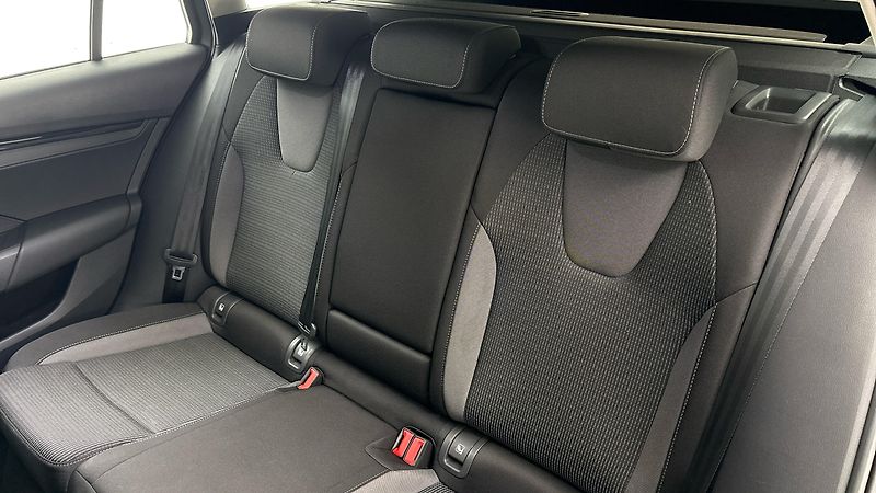Škoda Octavia 2.0 TDI DSG Ambition Combi - fotka 16 z 25