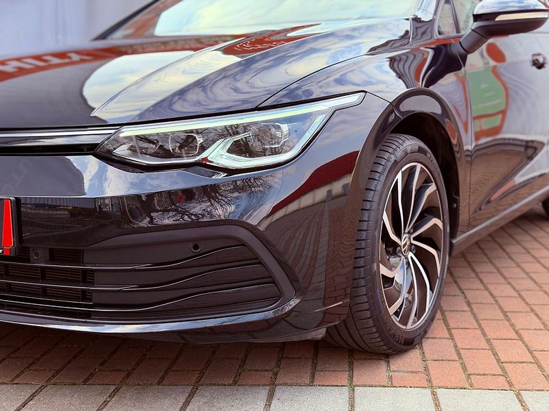Volkswagen Golf 1.5 TSi Life, ČR, 1.Maj - fotka 3 z 33