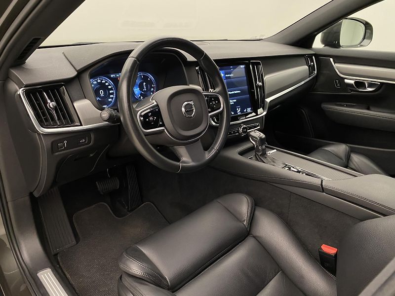 Volvo V90 CC D5 AWD MOMENTUM AUT CZ - fotka 4 z 44