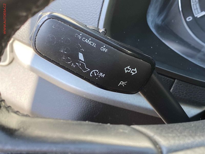 Škoda Karoq (2018) 1.0 TSi, Ambition, navi - fotka 13 z 16