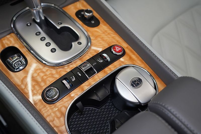 Bentley Continental GTC Mulliner, Masáže, Ventilace - fotka 39 z 52
