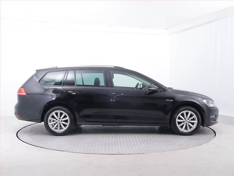 Volkswagen Golf (2015) Comfortline 2.0 TDI - fotka 6 z 21