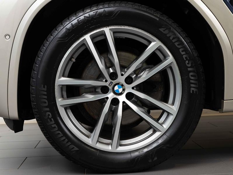 BMW X3 xDrive 20D - fotka 6 z 22