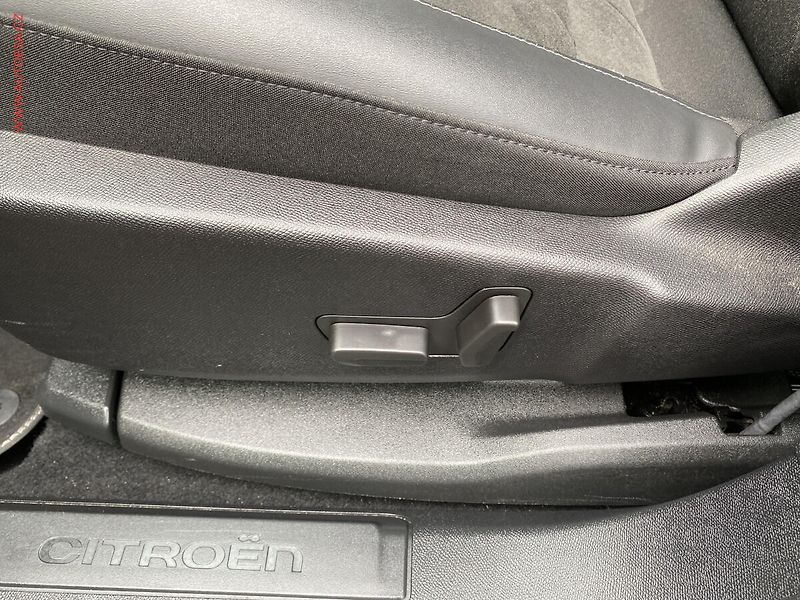 Citroën C5 Aircross (2022) 1.2PT, Feel, AT, navi, kamera - fotka 14 z 19