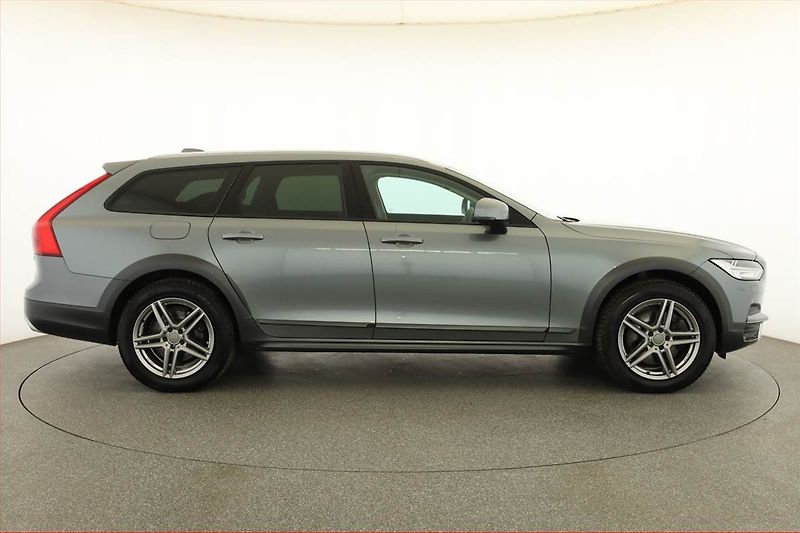 Volvo V90 (2017) Cross Country - fotka 6 z 20