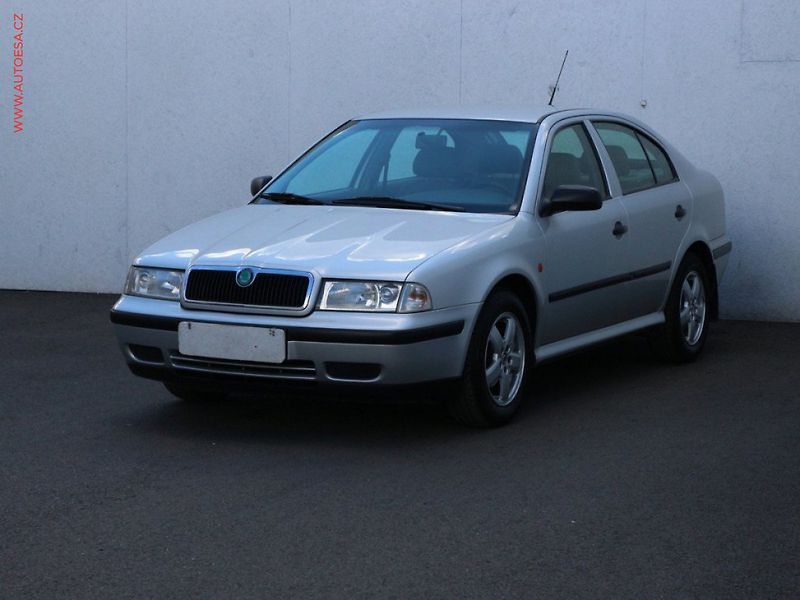Škoda Octavia (2000) 1.6i, 1.maj, výhřev sed - fotka 3 z 3
