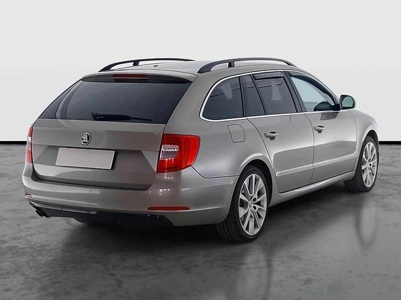 Škoda Superb (2013) Ambition 2.0 TDI, Bi-Xenony - fotka 5 z 19