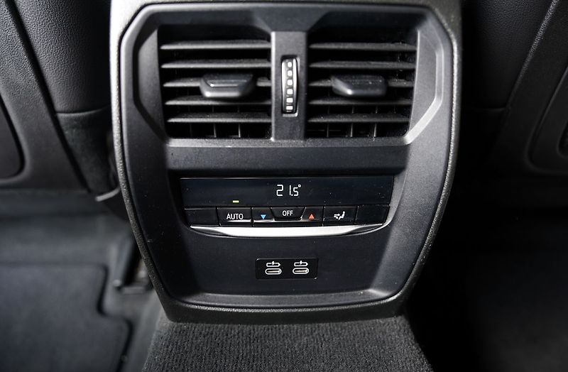 BMW Řada 3 320d xDrive/Lasery/kůže/1.maj. - fotka 30 z 40
