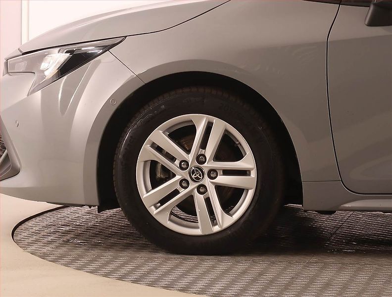 Toyota Corolla (2022) 1.8 Hybrid, full bybrid - fotka 15 z 25