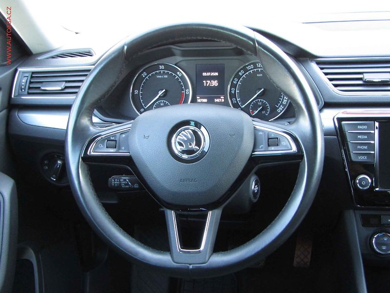 Škoda Superb (2017) 2.0 TDi, Ambition, DSG, navi - fotka 14 z 24