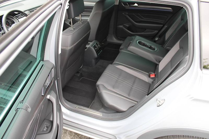 Volkswagen Passat (2022) 2.0 TDI DSG 147kW WEBASTO - fotka 21 z 35