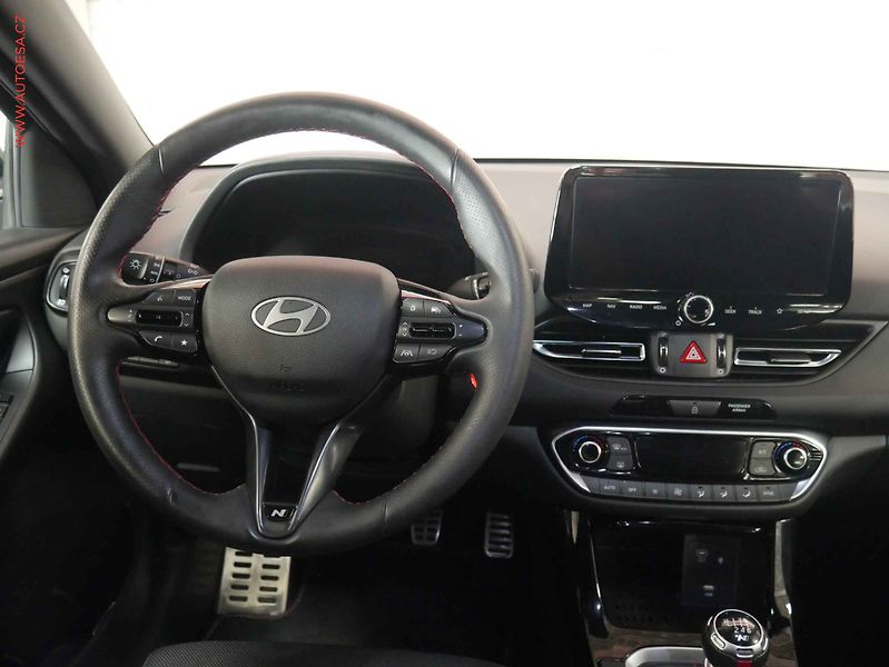 Hyundai i30 (2025) 1.5 T- GDI, 2.maj,ČR, LED - fotka 11 z 21