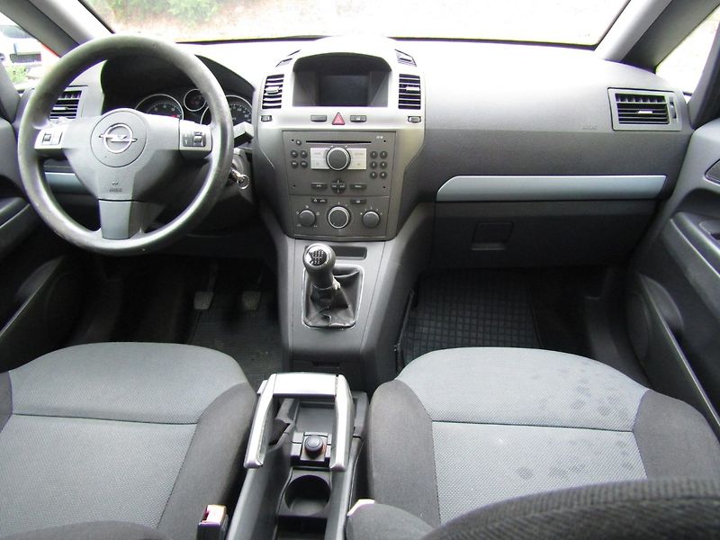 Opel Zafira (2005) 1.6 16V  7 MÍST - fotka 15 z 35