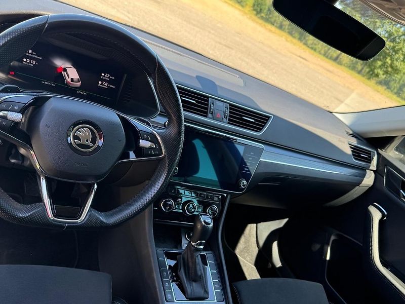 Škoda Superb (2023) 4x4 - fotka 10 z 21