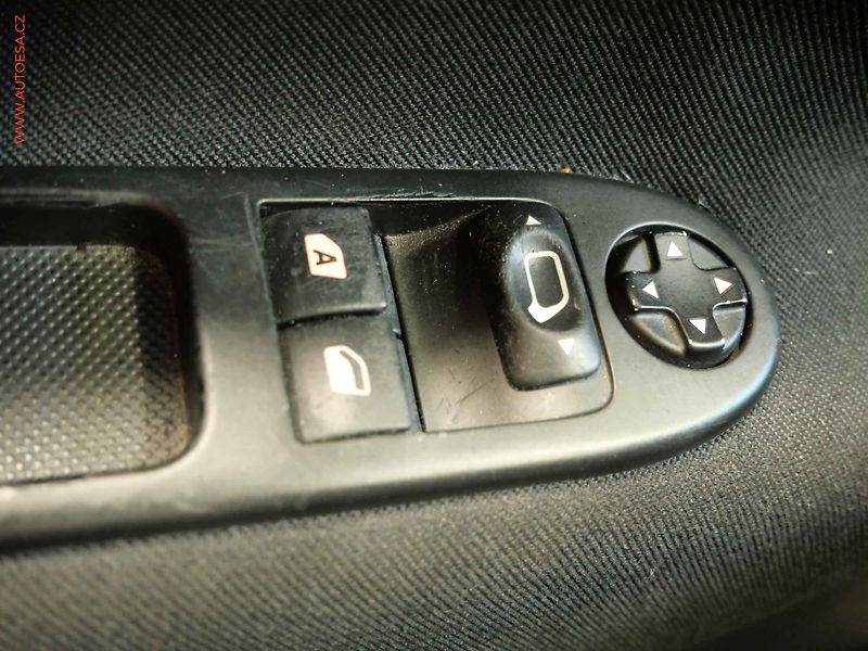 Peugeot 207 (2011) 1.4i, 2.maj,ČR, AC - fotka 14 z 16