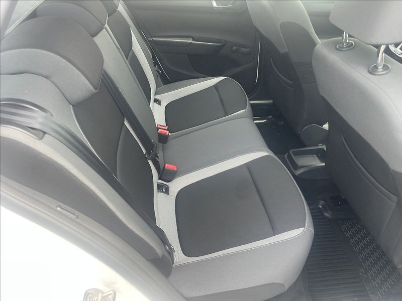 Škoda Fabia 1,4 TDi 66kw Klima FrontAssist - fotka 12 z 32