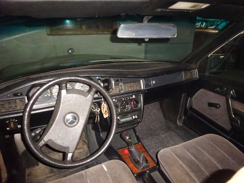 Mercedes-Benz 190 (1987) 2,5 D - fotka 13 z 17