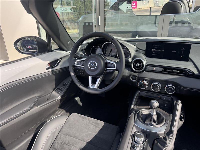 Mazda MX-5 (2026) 1,5 132ps 6MT RWD Homura - fotka 5 z 12