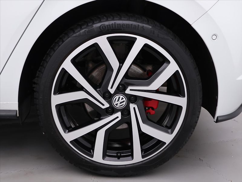 Volkswagen Polo 2,0 TSI GTI DSG Virtual Matrix - fotka 27 z 34