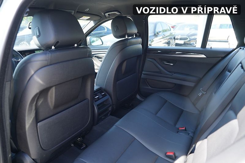 BMW Řada 5 520d xDrive 135kW KŮŽE/NAVI/TE - fotka 7 z 11