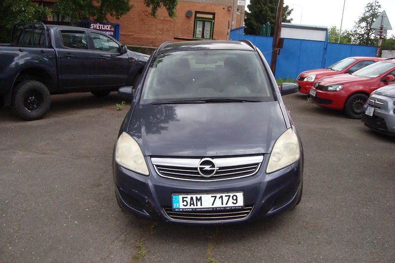 Opel Zafira (2008) 1.9 CDTi,7-M,2.Maj.S.Kn.STK 28 - fotka 2 z 50