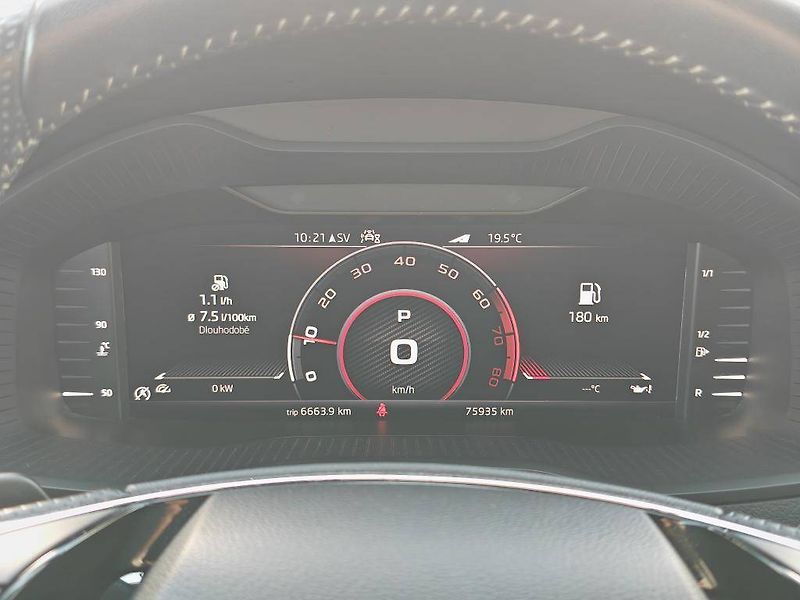 Škoda Karoq Sportline 1,5TSI - fotka 12 z 25