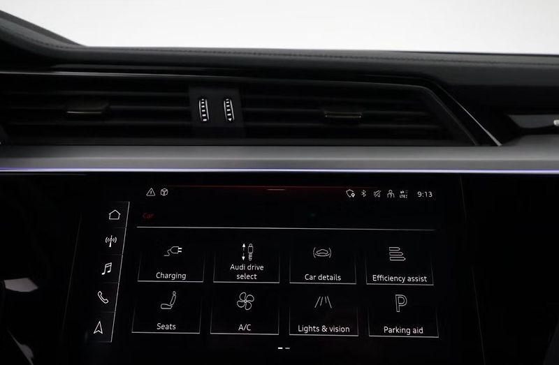 Audi Q8 e-tron 55 Q 360k Matrix Pano 4 zóny  - fotka 17 z 28