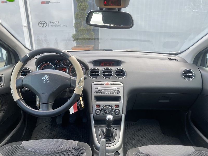 Peugeot 308 1.6i, ČR, manual, tažné - fotka 9 z 11