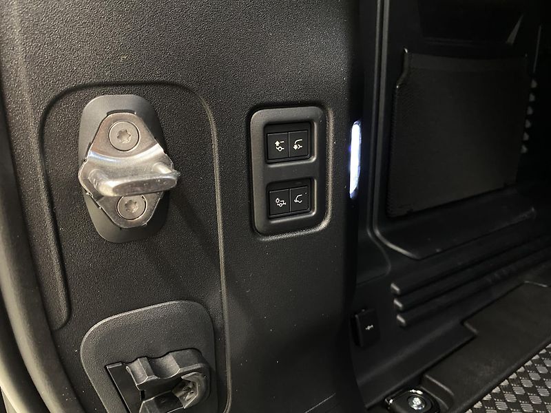 Land Rover Defender (2026) D350 X-DYNAMIC HSE AWD AUT - fotka 55 z 56