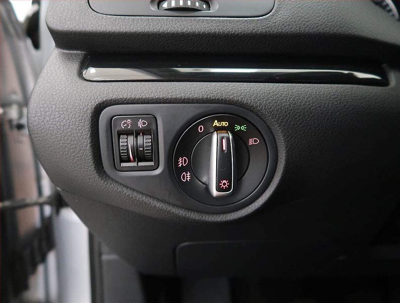 Seat Alhambra (2010) 2.0 TDI, Navi, Tempomat - fotka 24 z 26
