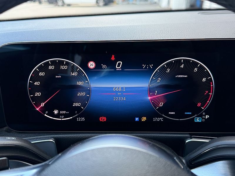 Mercedes-Benz GLB 4 MATIC - fotka 17 z 35