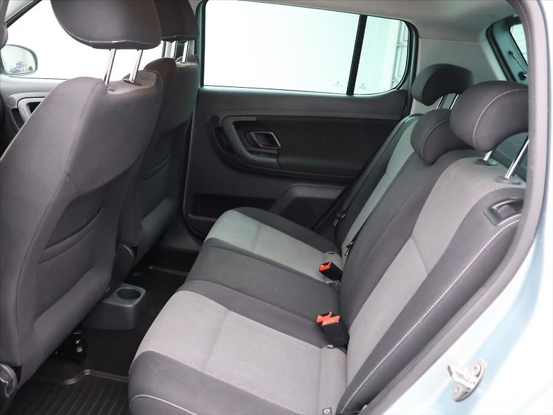 Škoda Fabia 1.2 i 51kW Elegance Sport CZ - fotka 14 z 31