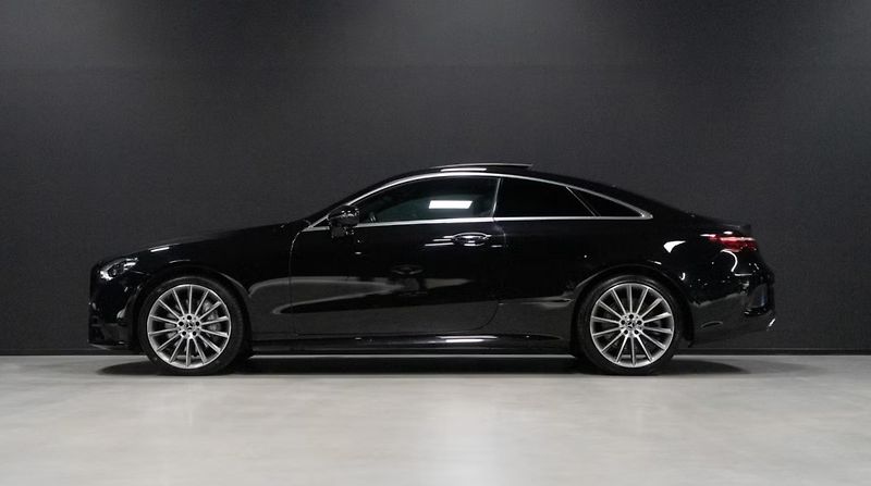 Mercedes-Benz Třídy E 450 4MATIC AMG Coupé - fotka 2 z 17